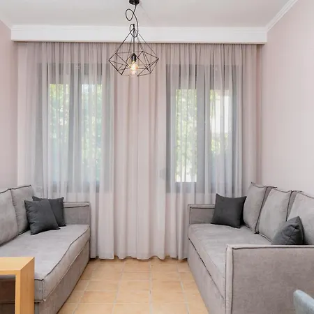 阿里翁公寓酒店 *